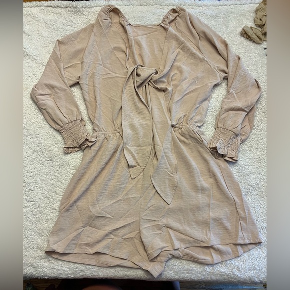 NWOT Tie Knot Long Sleeve Romper - Picture 5 of 12